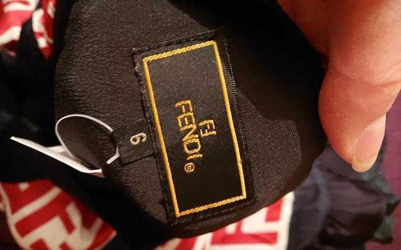 Красивое шелковое платье fendi р. S/Xs