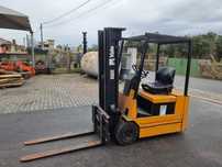 Empilhador Eletrico marca Yale de 1500 kg , usado