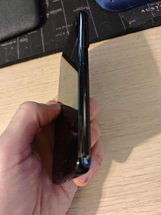 Samsung Galaxy S22 uszkodzony