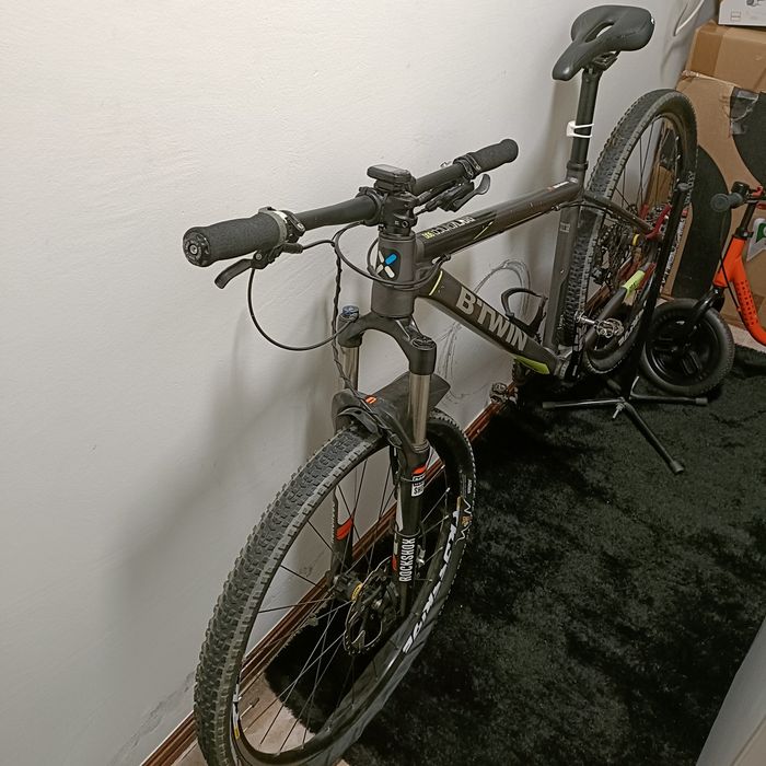 Bicicleta btt  btwin 
Discos shimano xt .
Travões Shimano xt 
Transmis