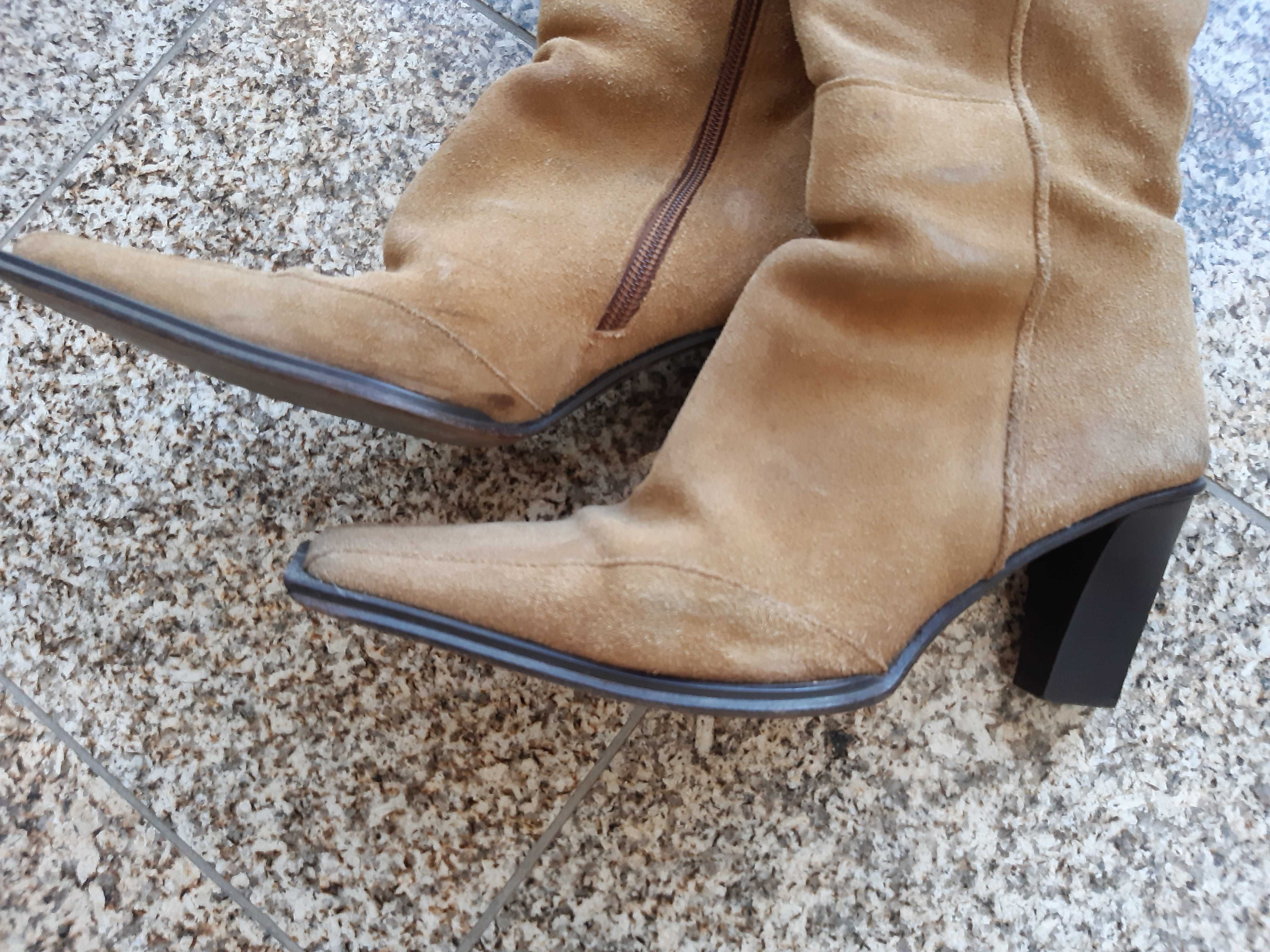 Botas de Senhora, em Cabedal, Cor Camel, Tamanho 38