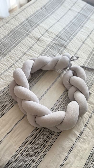 Косичка и бортик в дитяче ліжечко