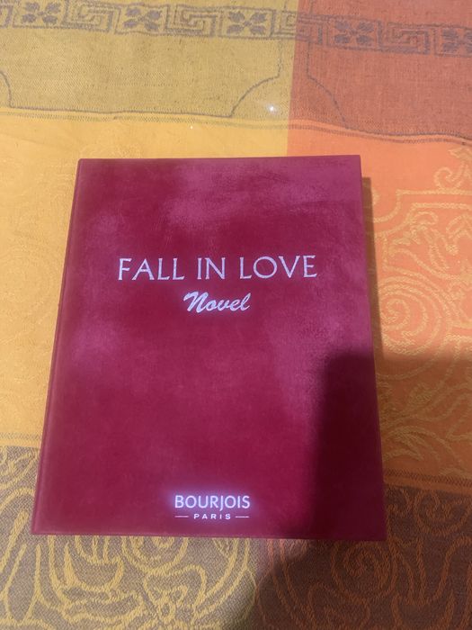 Бархатная коробка для подарка BOURJOIS , оригинал, необычная упаковка