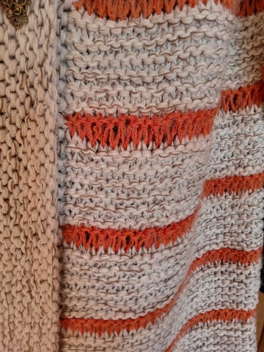 Кардиган вязаный спицами