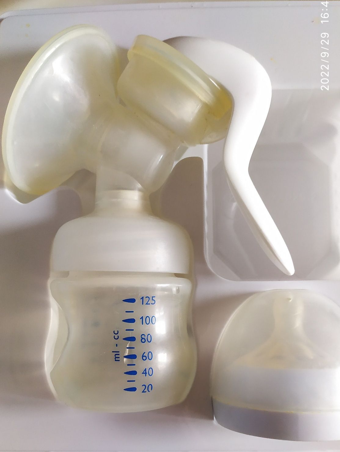 Молокоотсос ручной Philips Avent + бутылочки, соски антиколик и всё чт