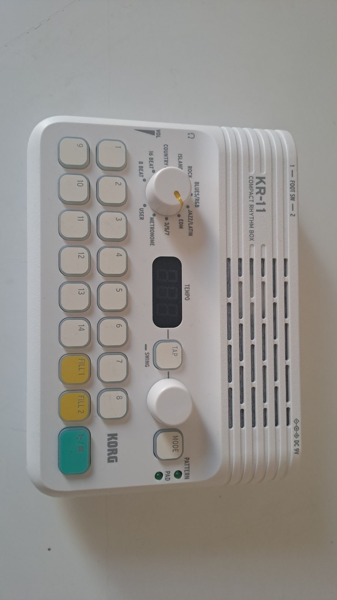 Korg KR-11 caixa ritmos