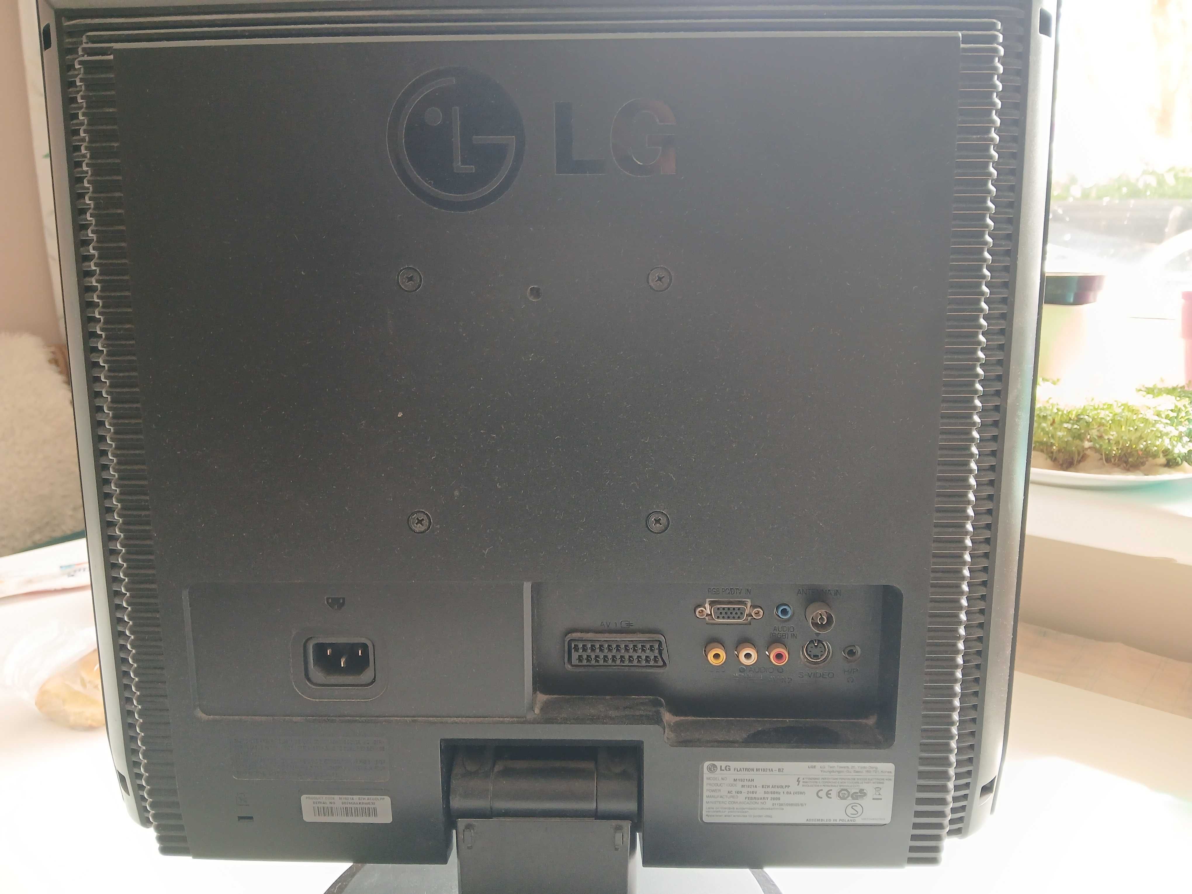 Monitor LG Flatron M1921A-BZ z tunerem telewizyjnym