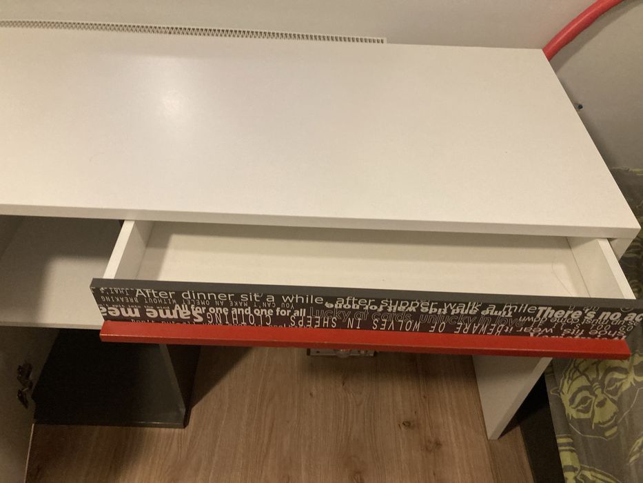 Meble łóżko biurko i fotel obrotowy