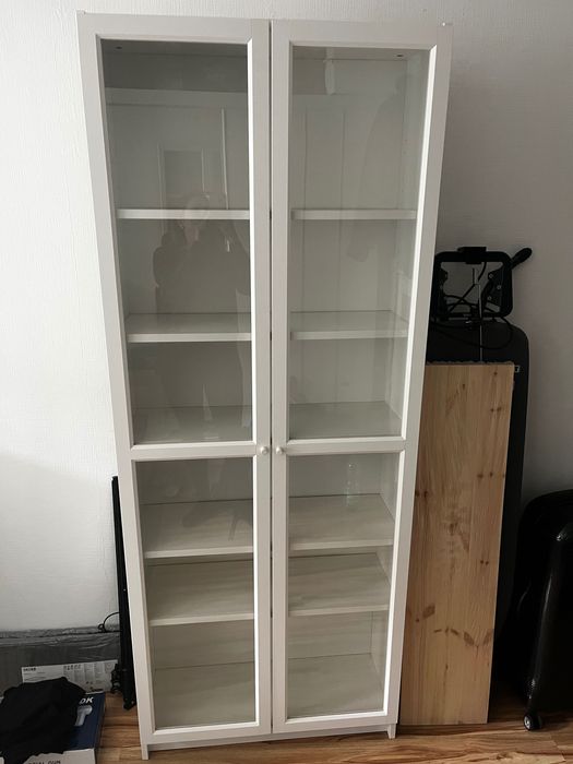 BILLY / OXBERG
Regał Biały ze szklanymi drzwiami Ikea