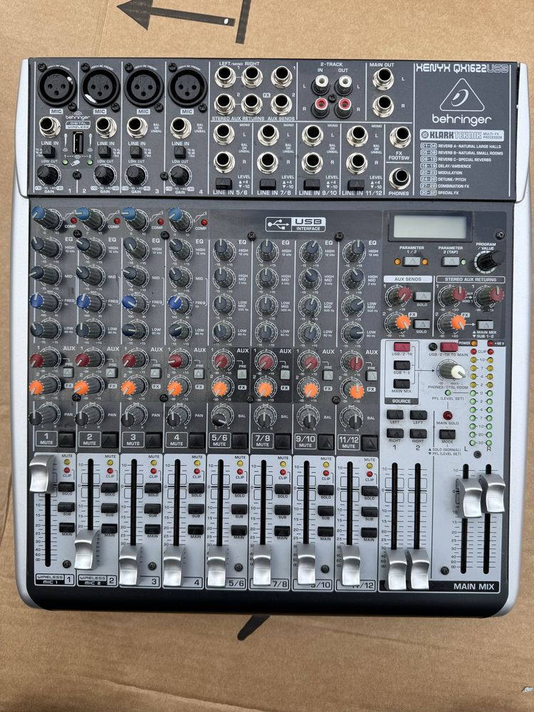 Behringer Xenyx qx 1622usb