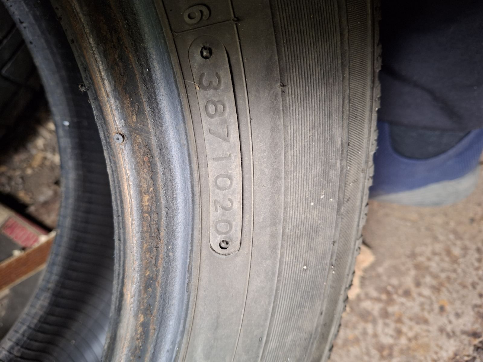 Покрышка 185/65r14 2 шт  175/70r13 1 шт