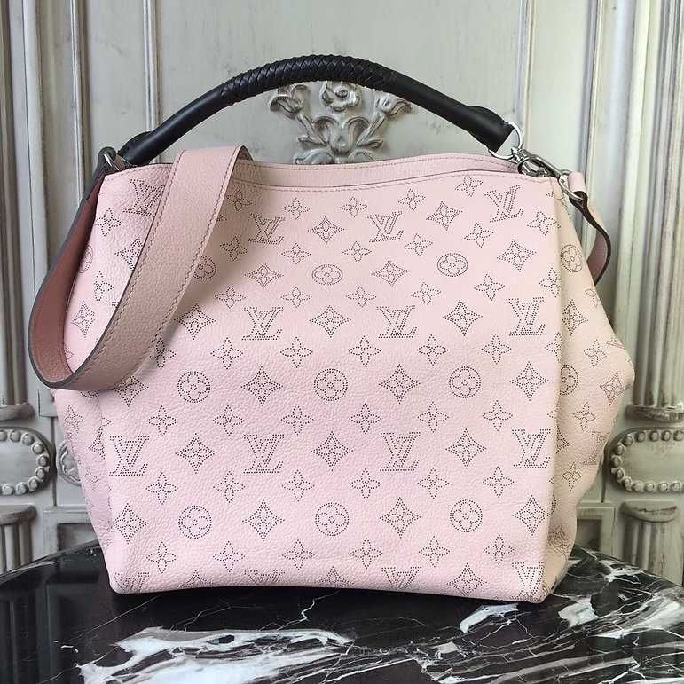 Bolsa preta Louis Vuitton Babylone com corrente BB