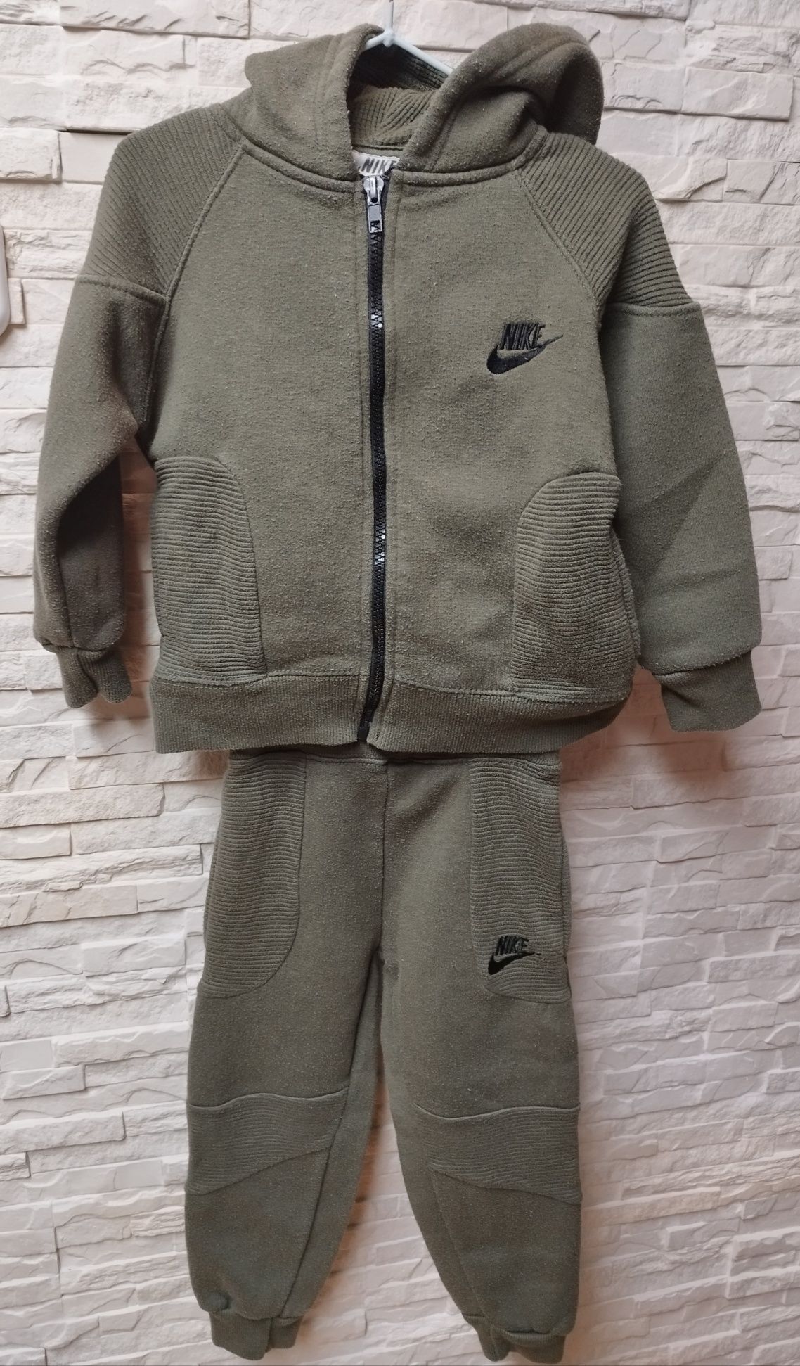 Dresy Nike,dwuczęściowe khaki 92/98, komplet