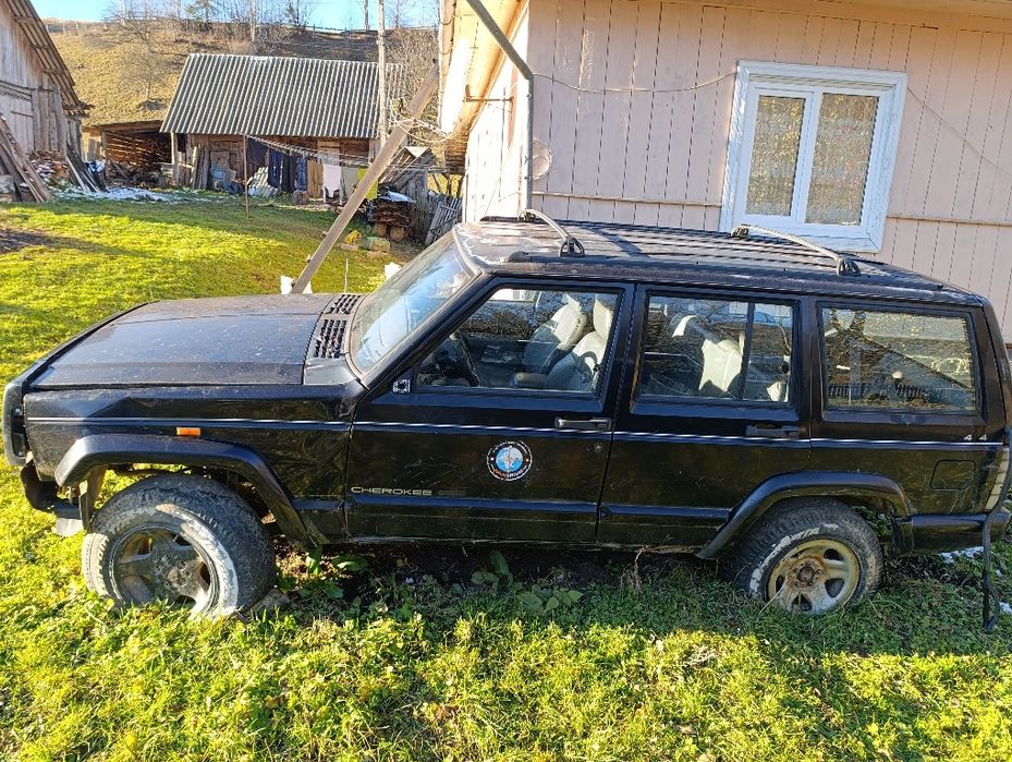 Продаються два джипи