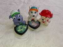 Zestaw Psi patrol 3 figurki zestaw Marshall Everest Rocky + odznaki
