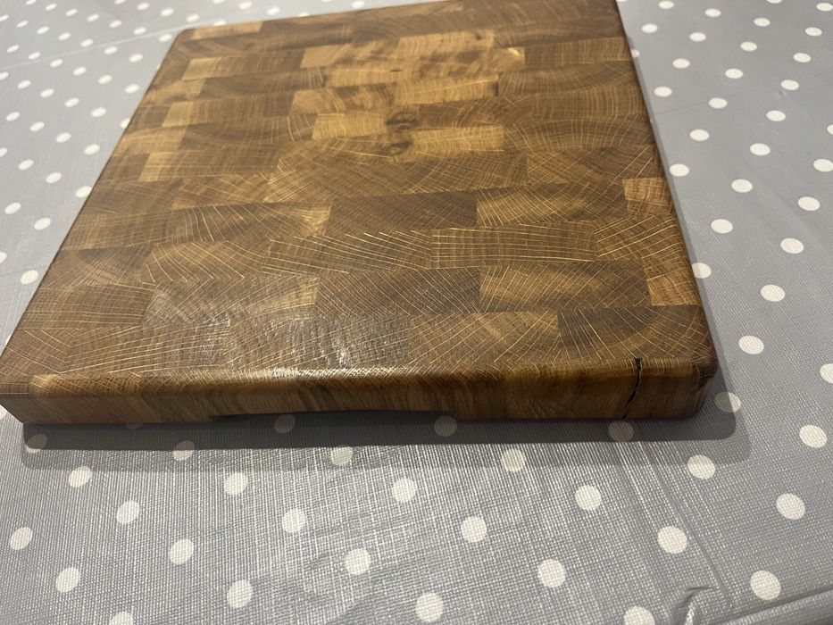 Deska do krojenia z litego dębu – układ czołowy (end grain)