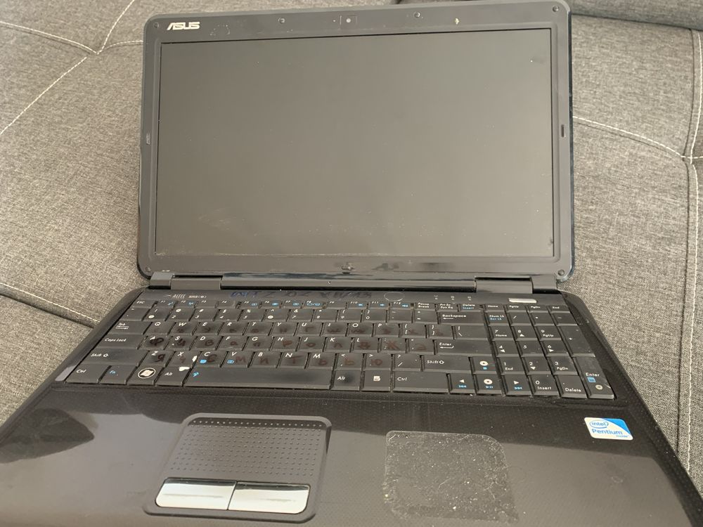 Laptop ASUS uszkodzony