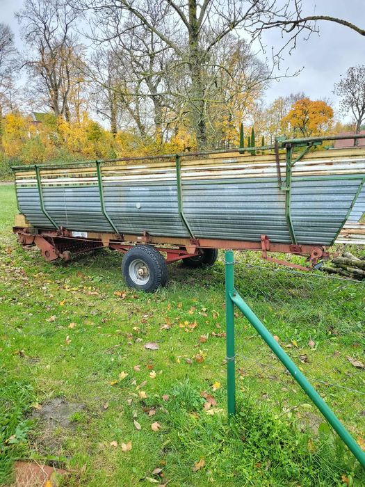 Przyczepa samozbierająca