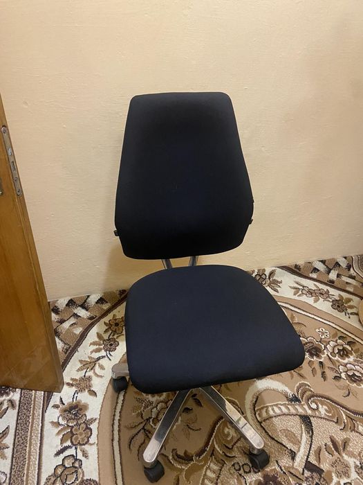 Офісне компютерне крісло