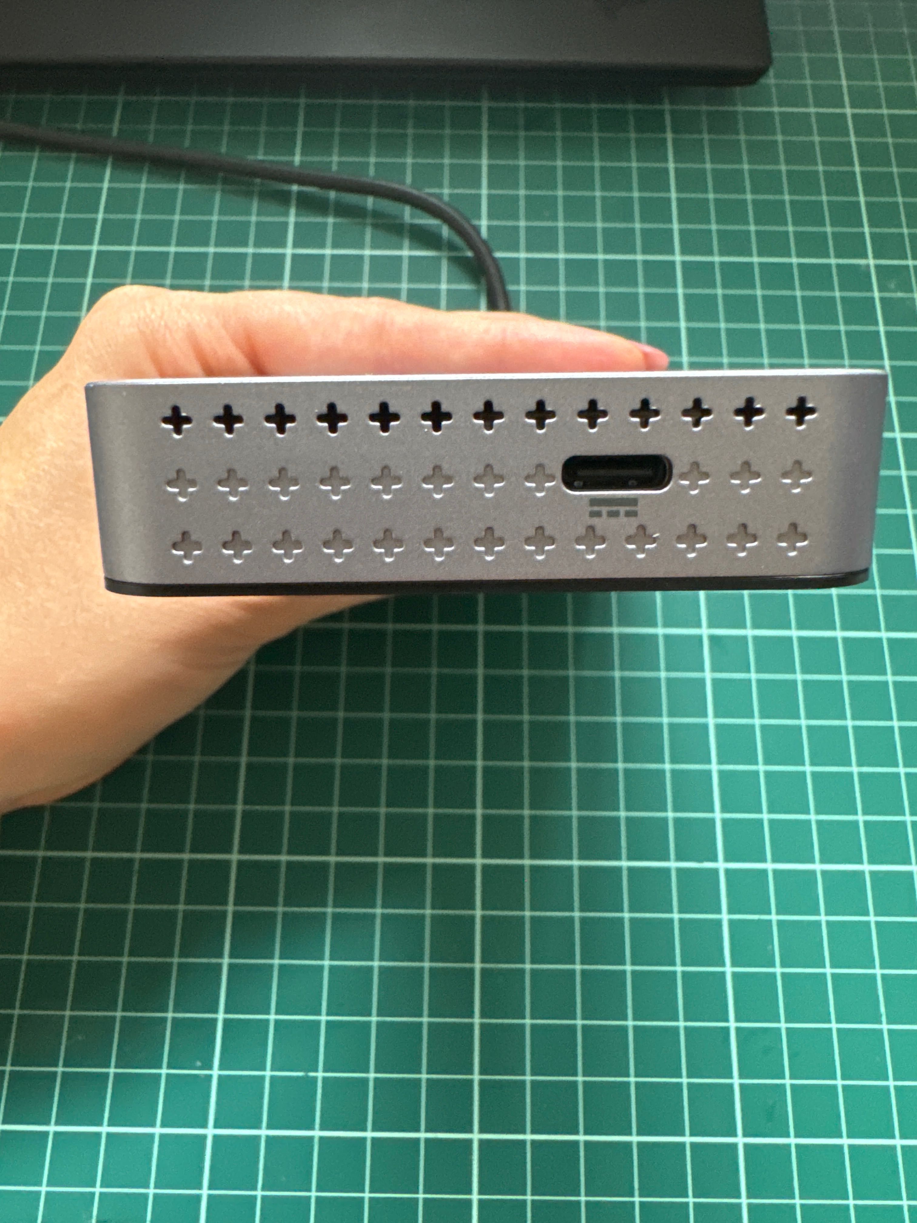 Dock para portátil USB-C de 7 entradas incluindo duas entradas 4K HDMI