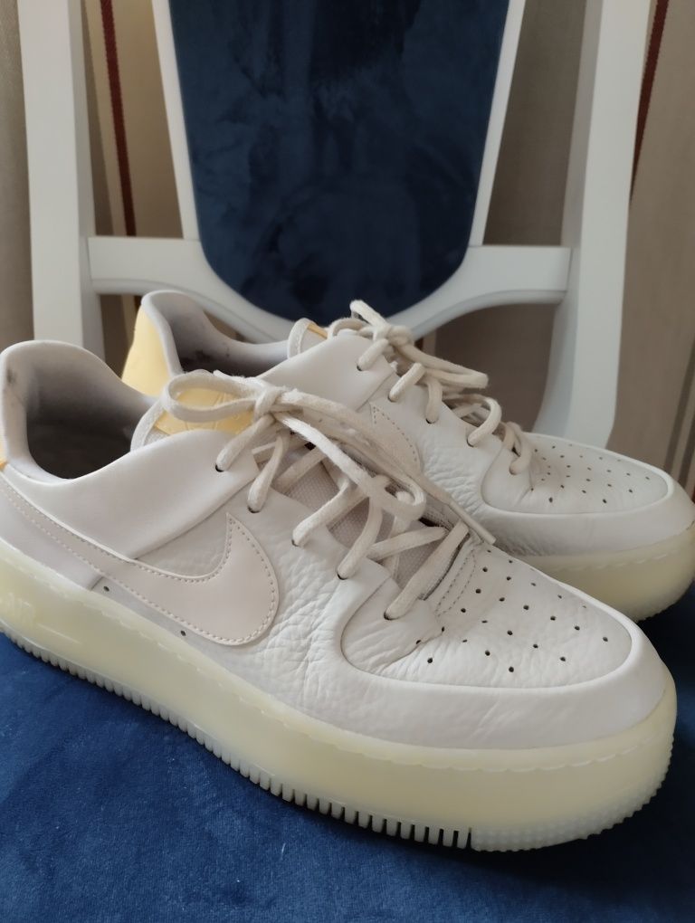 Жіночі кросівки Nike AF-1