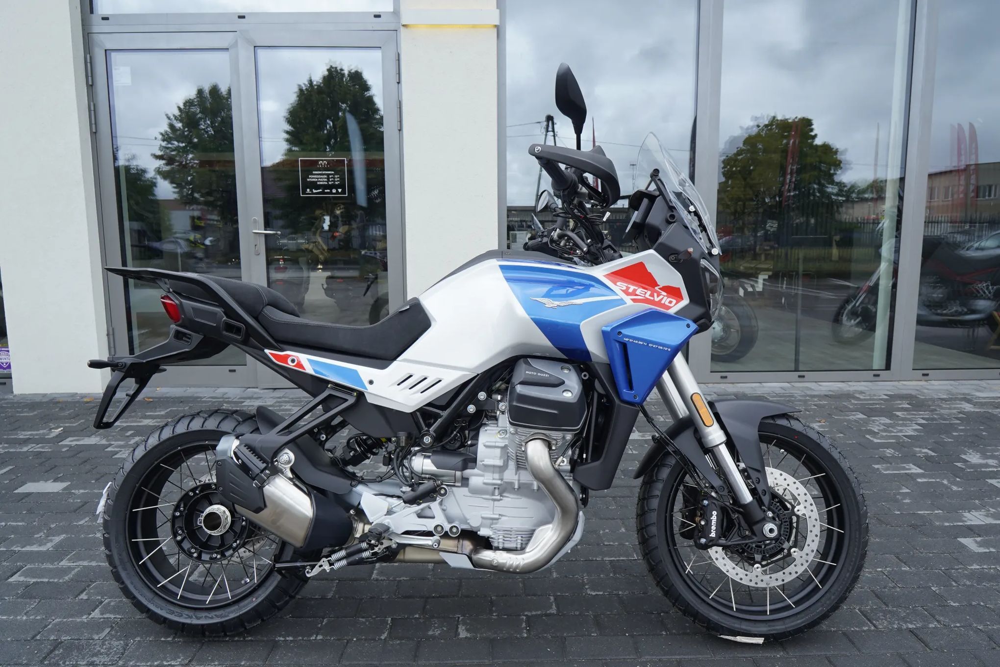 Moto Guzzi Stelvio DUECENTO TRIBUTO - Wersja limitowana. Zapytaj o ofertę specjalną.