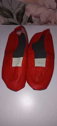 Продам красные чешки, для танцев, для гимнастики, обувь