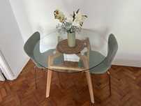 Mesa-glass table