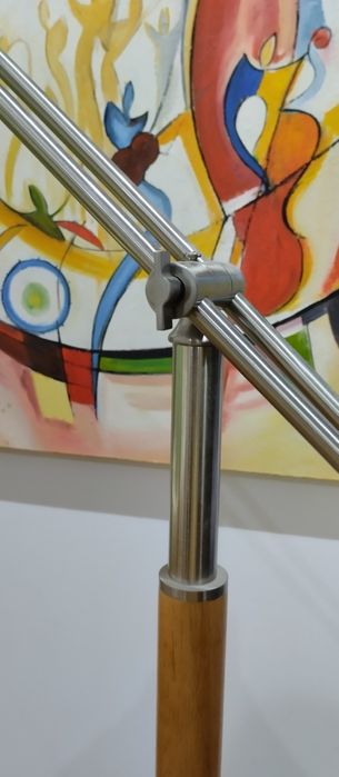 Candeeiro de pé em razoável estado