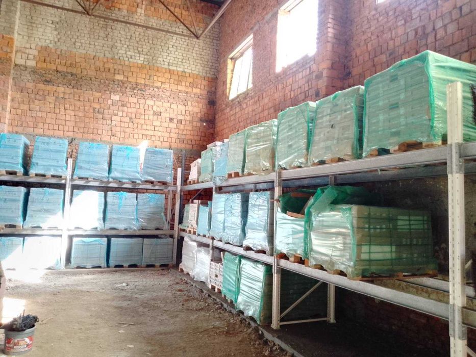 Стелажі палетні бу Київ. Металеві стелажі, стелаж на склад, гараж