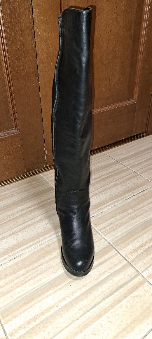 Продам зимові чоботи 39