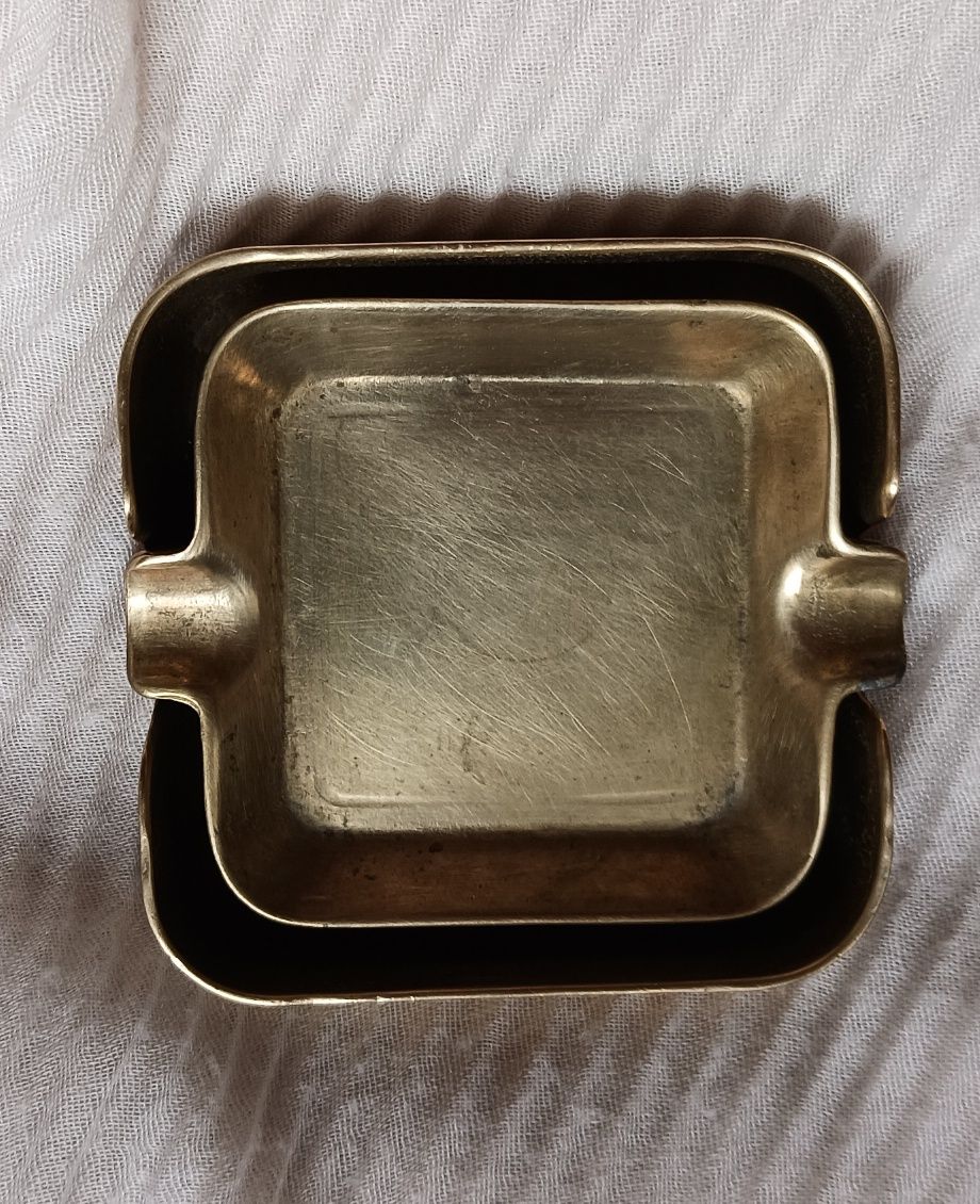 Conjunto de 4 cinzeiros quadrados em latão da 1 metade do séc. XX