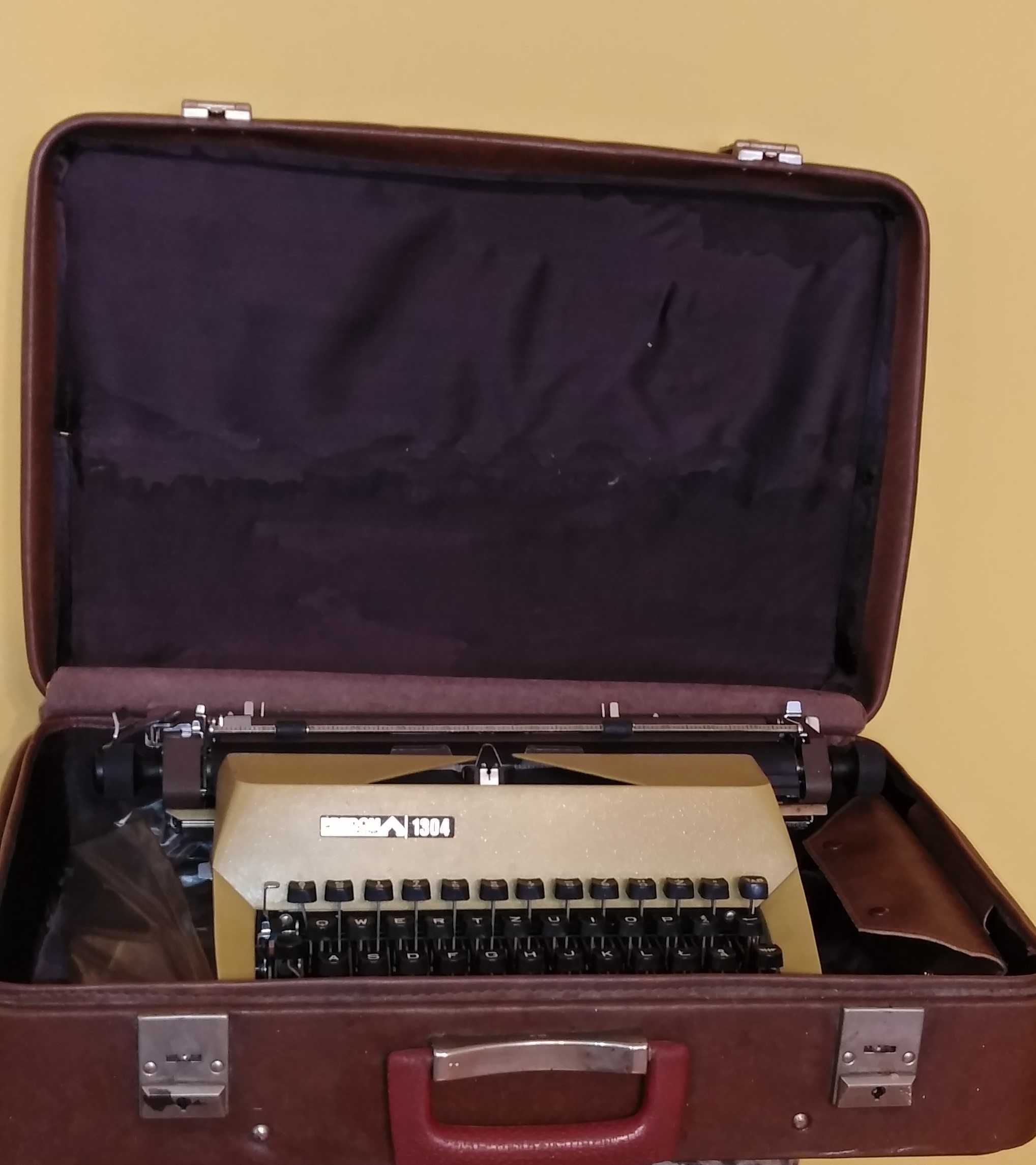 Maszyna do pisania walizkowa