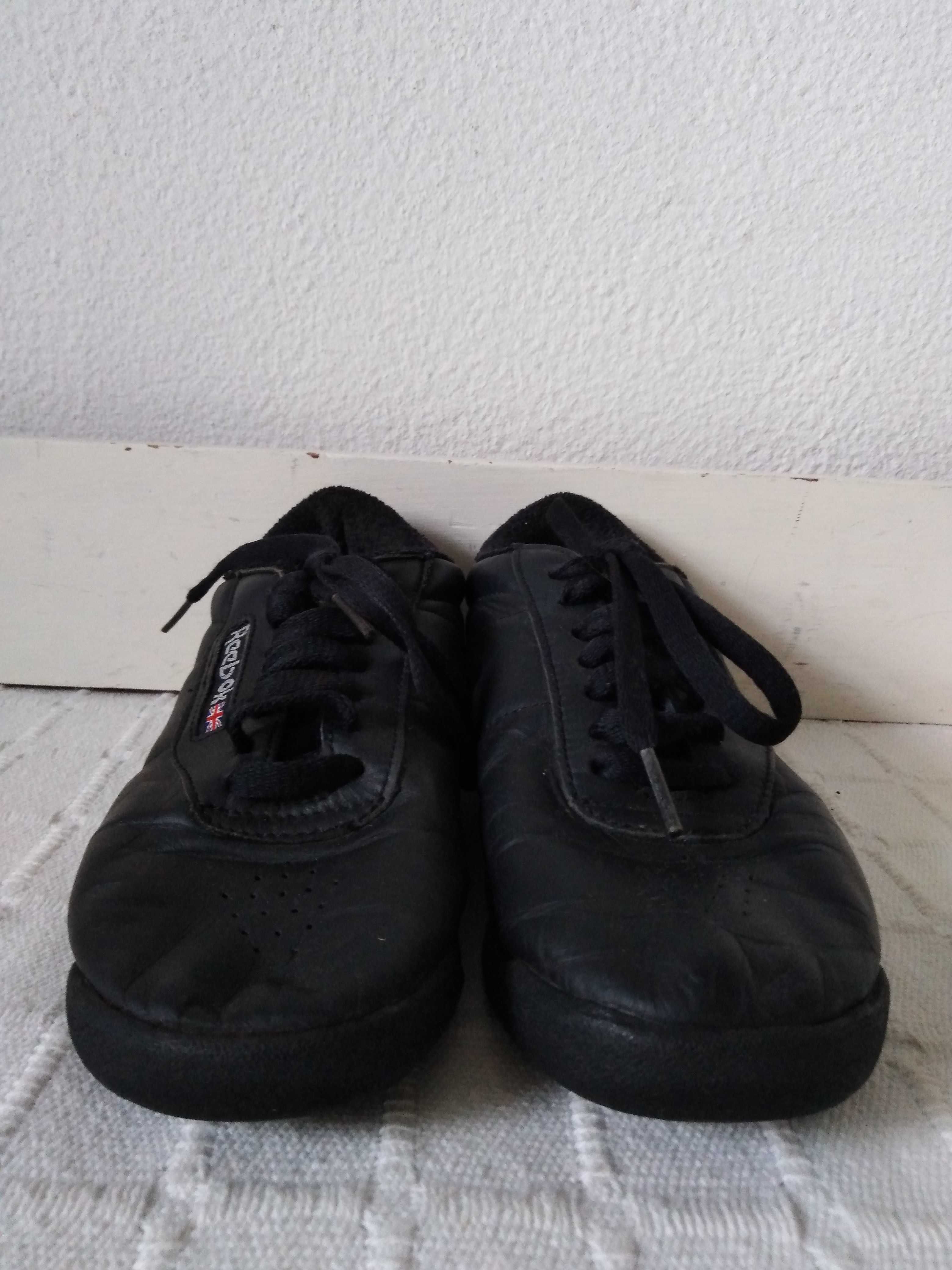 Sapatilhas Negras Reebok Classic 37