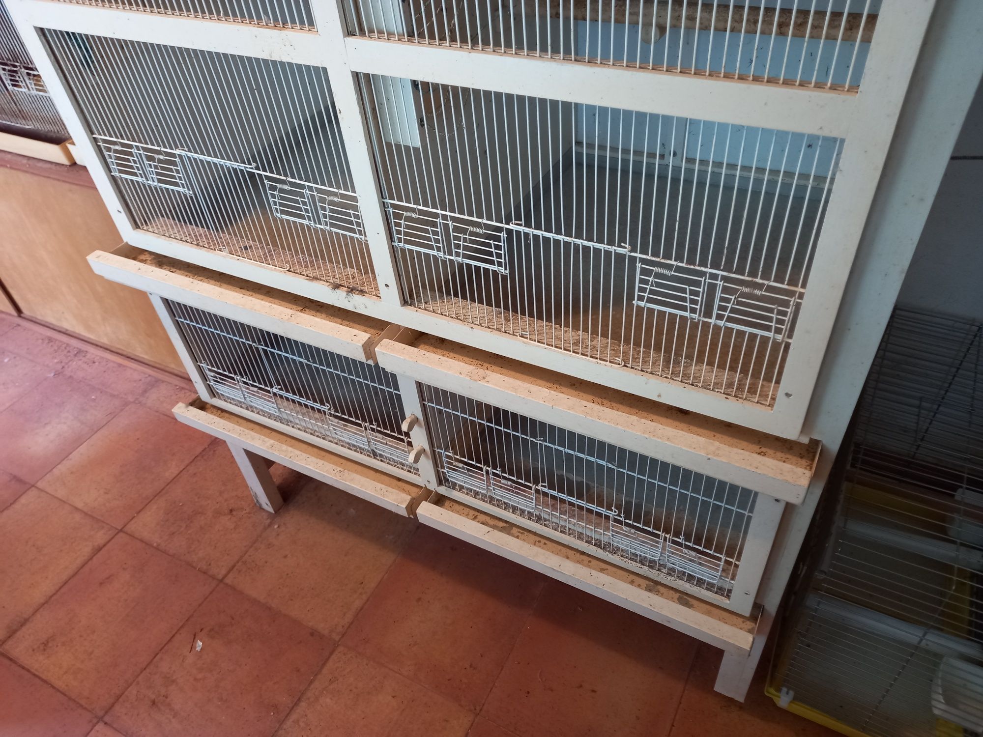 Vendo vários tipos de gaiolas