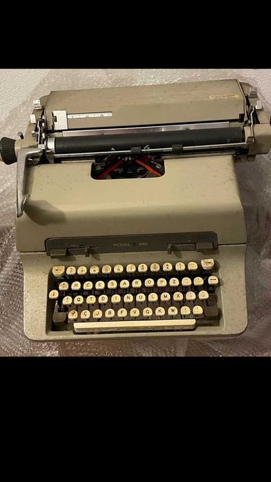 Máquina de Escrever Royal 440 Vintage – Um Clássico em Funcionamento!