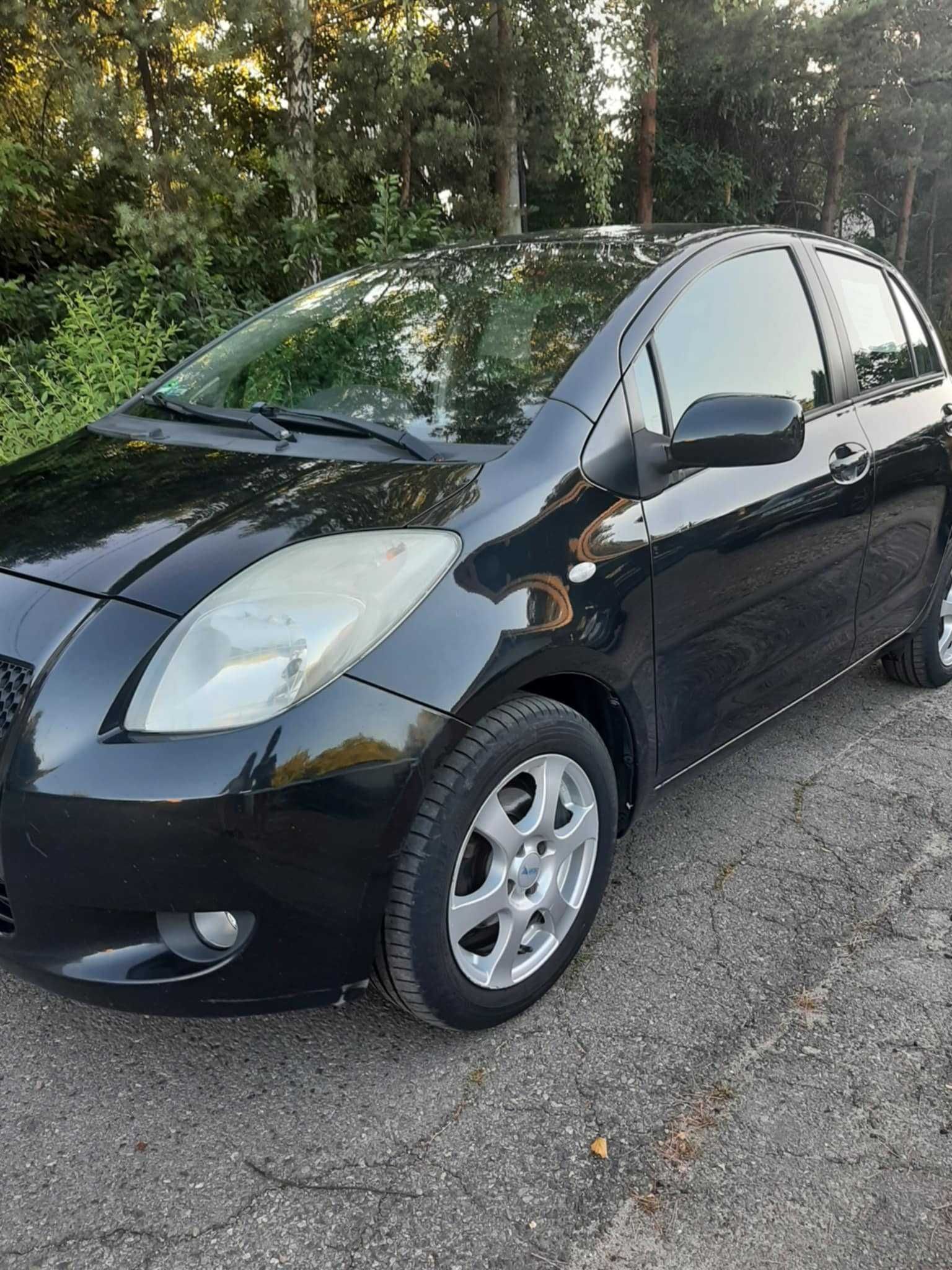 Sprzedam Toyota Yaris II 2008 rok 1.3 benzyna 5 drzwi