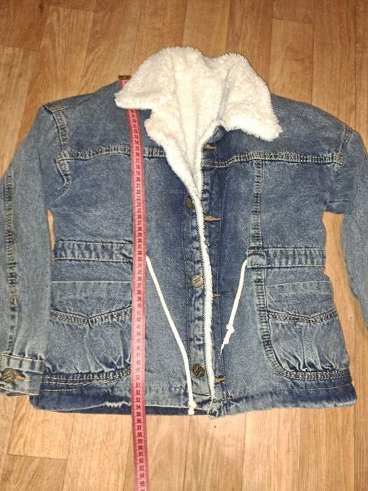 Джинсова куртка на хлопчика з  8-10 років