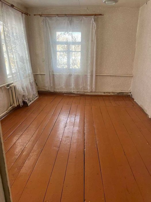 Будинок з земельною ділянкою біля річки Зарічне