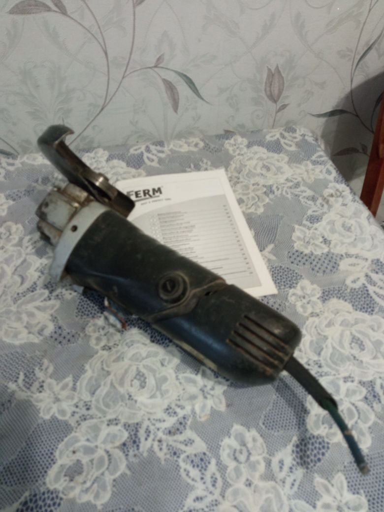 Угловая шлифовальная машинка