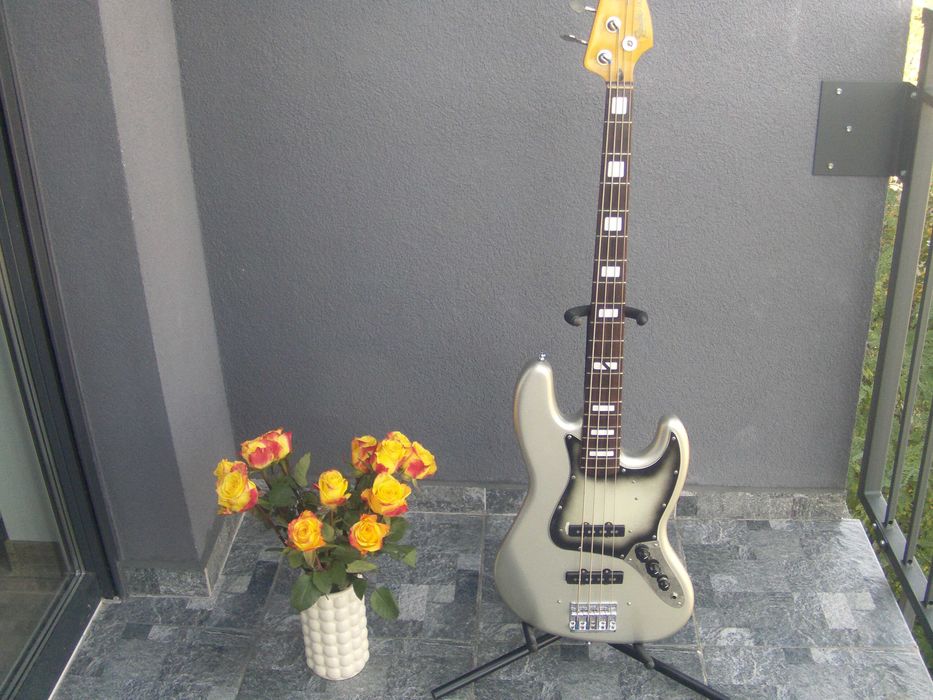 Gitara  basowa Squier  Fennder Jazz Bass