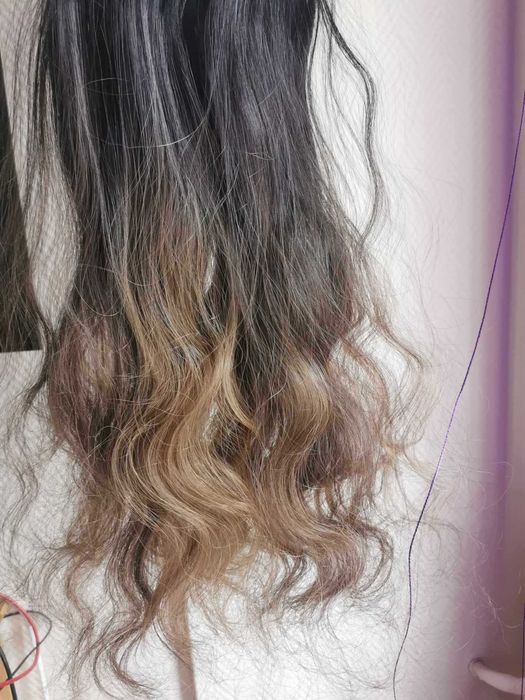 Doczepiane włosy ombre czerń brąz clip 65cm fale