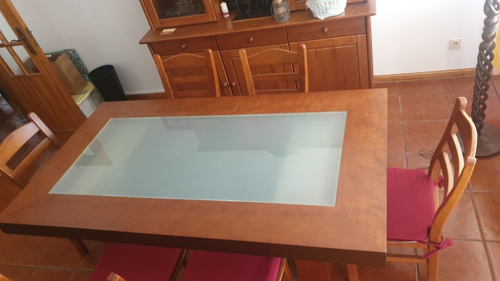 Conjunto mesa de jantar + 6 cadeiras