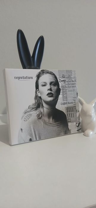 Taylor Swift Reputation Deluxe CD com poster assinado