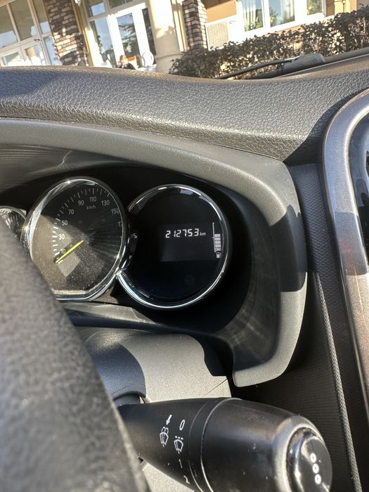 Продам Renault Logan 2013 бенз.