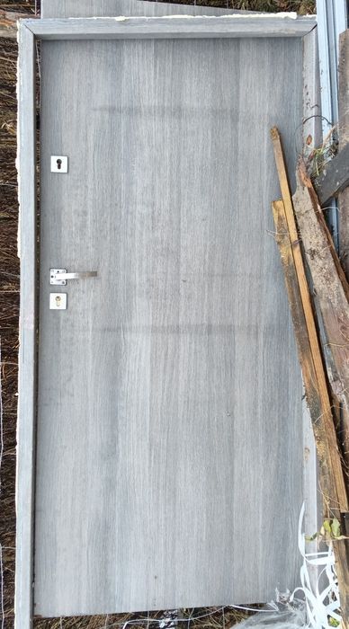 Drzwi budowlane 90cm z futryną