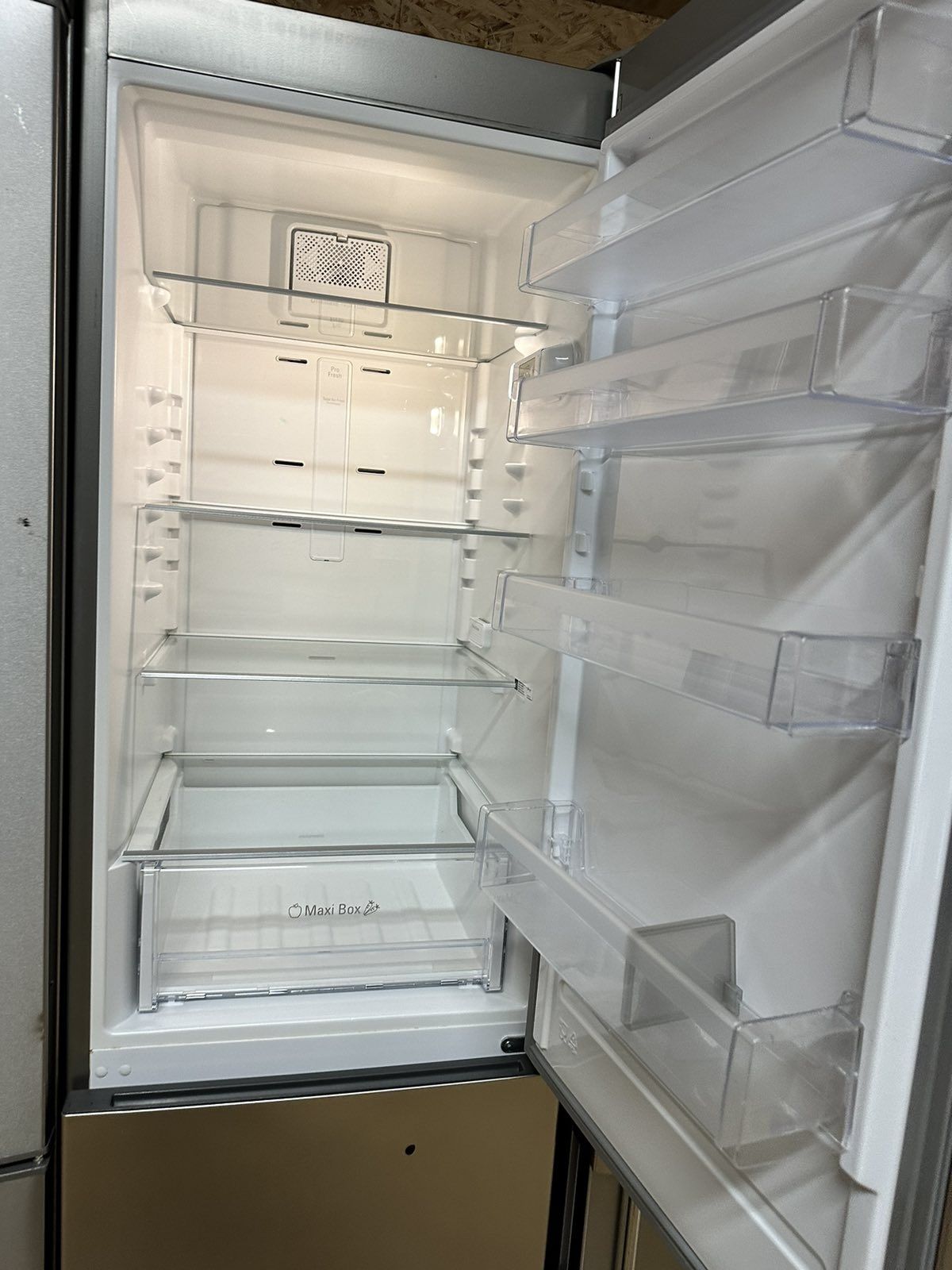 NoFrost Холодильник фірми Bauknecht, висотою 2метра, з Німеччини