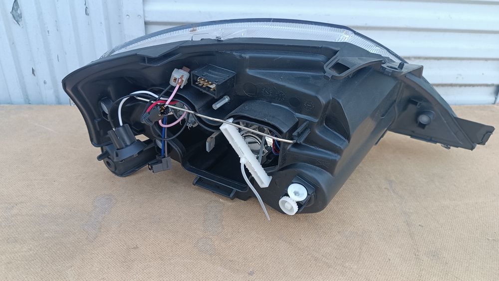 Vendo farol esquerdo de citroen C3 ano 2007/11