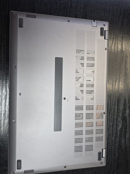 Acer Aspire 17 U7 150U/32/2Tb/2050 4gb