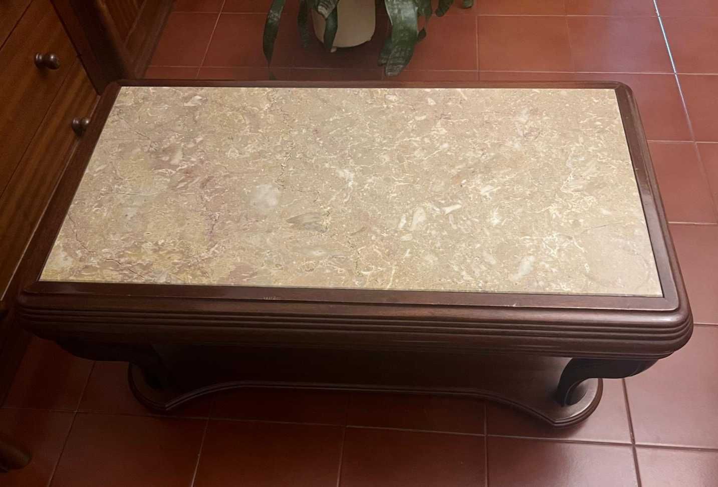 Mesa de Centro com mármore